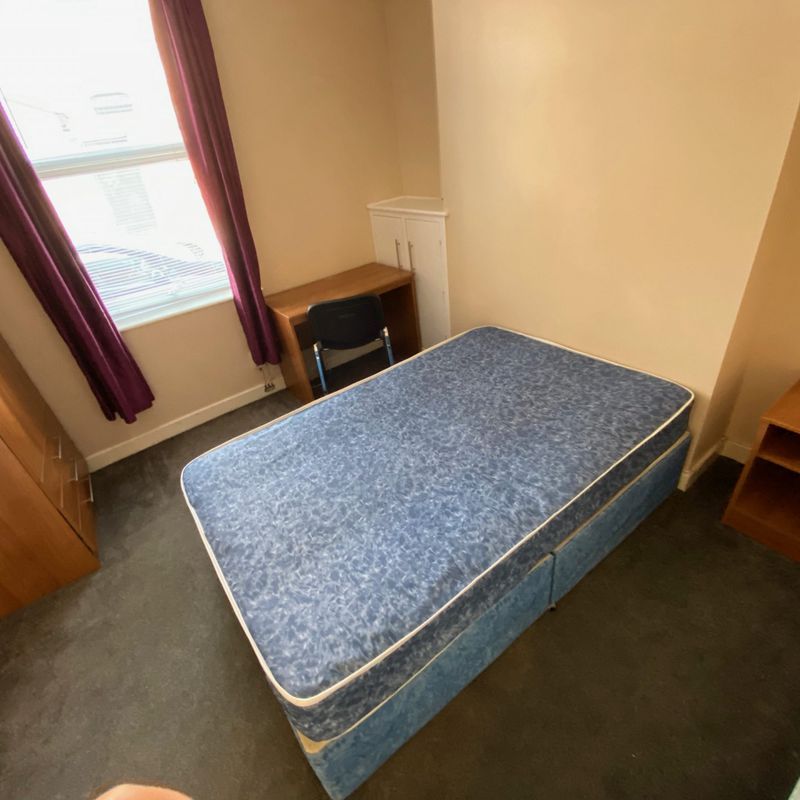 Room in a 4 Bedroom Apartment, Lovat Road, Preston, PR1 6DP Gallows Hill