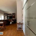 Affitto 6 camera appartamento di 140 m² in Napoli