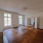 Appartement de 145 m² avec 5 chambre(s) en location à Nantes