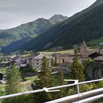 Rent a room of 120 m² in Bourg-Saint-Pierre