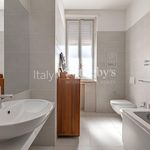 Rent 5 bedroom apartment of 270 m² in Milano