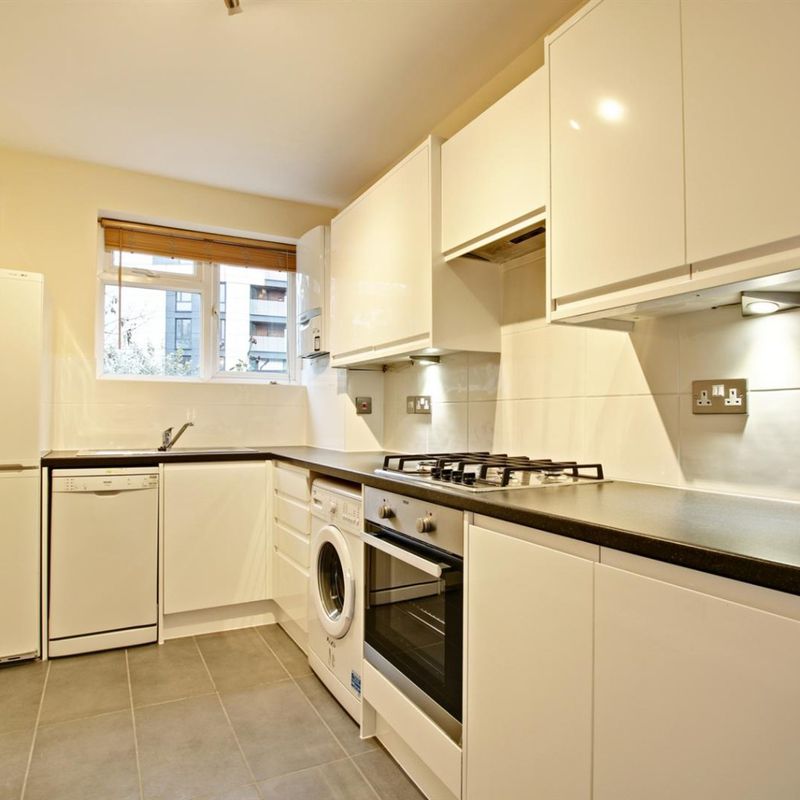 Amazing location! Right on Bromley high street and next to Bromley South train station. Shortlands