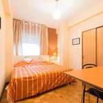 Rent a room of 150 m² in Alcalá de Henares
