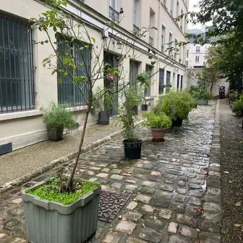 Appartement Paris 10ème 2 750 € / Mois