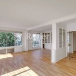 Rent 4 bedroom apartment of 114 m² in Paris