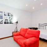 Rent a room of 270 m² in Madrid