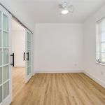Rent 2 bedroom apartment of 910 m² in Miami Beach