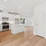 Rent 3 bedroom house of 325 m² in Burlington