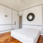 Rent 1 bedroom apartment of 165 m² in Paris