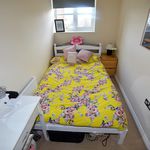 Rent 2 bedroom flat in Sale