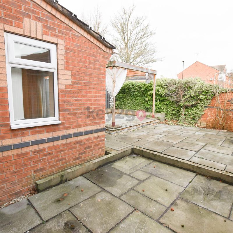 To Let | 3 Bed House - Terraced Halfway