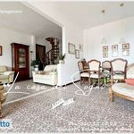Affitto 6 camera appartamento di 147 m² in Genova