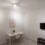 Rent a room of 97 m² in Madrid