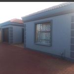 Rent 3 bedroom house of 100 m² in Pretoria