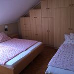 Najam 2 spavaće sobe stan od 65 m² u Supetar