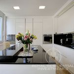 Rent 3 bedroom house of 18000 m² in Glyfada