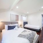 Rent 3 bedroom apartment of 186 m² in Sherman Oaks