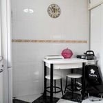 Rent a room of 90 m² in Sevilla