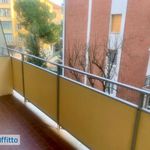 Affitto 5 camera appartamento di 122 m² in Bologna