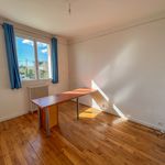 Rent 10 bedroom house of 207 m² in Le Mesnil-Saint-Denis