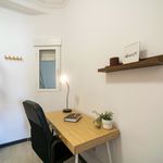 Rent a room of 156 m² in València
