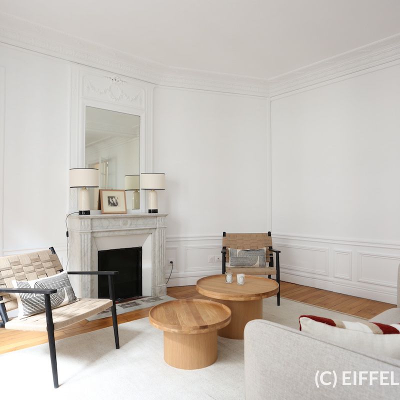 Location meublée - Rue du Rocher - 86m2 - 2 Chambres Paris 8ème
