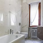 Affitto 5 camera appartamento di 115 m² in Bologna