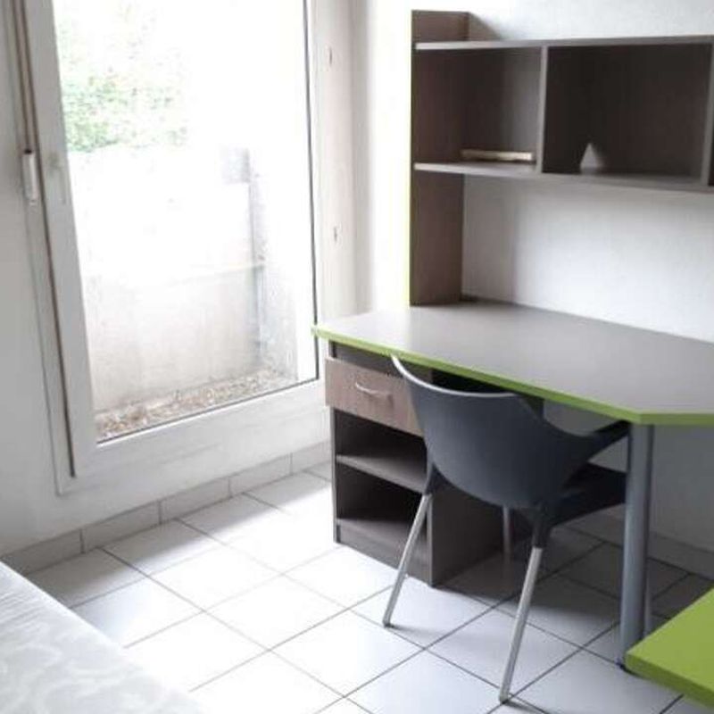 Location appartement 1 pièce 16 m² Lyon 8 (69008)