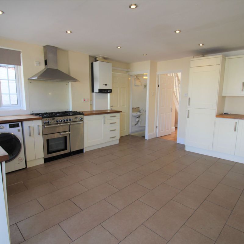 3 bedroom semi-detached house To Let in Solihull Shirley Heath