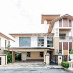 Rent 4 bedroom house of 437 m² in Phra Khanong Nuea