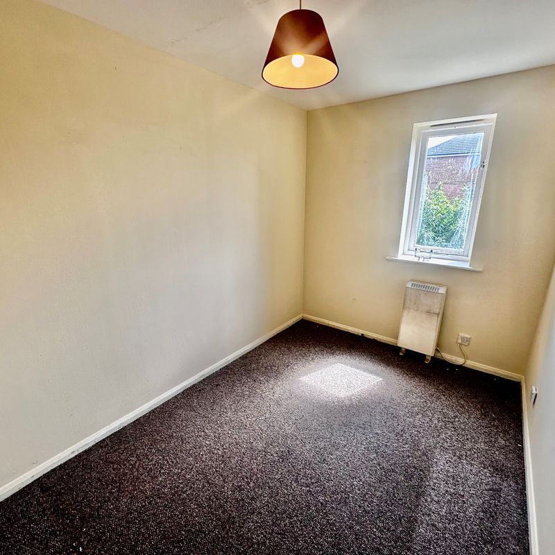 apartment, for rent at 31 High Street ILFORD Essex IG6 2AD, United Kingdom Fullwell Cross