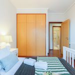 Rent 4 bedroom apartment of 150 m² in Porto