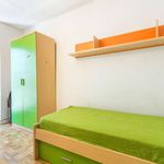 Rent a room of 118 m² in Madrid