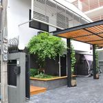 Rent 1 bedroom house of 200 m² in Khlong Tan Nuea