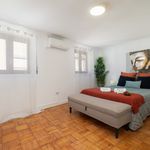 Rent 1 bedroom house of 180 m² in Porto