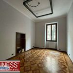 Affitto 4 camera appartamento di 125 m² in Milan