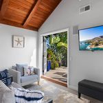 Rent 3 bedroom apartment of 102 m² in Laguna Beach