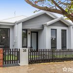 Rent 3 bedroom house of 233 m² in Perth