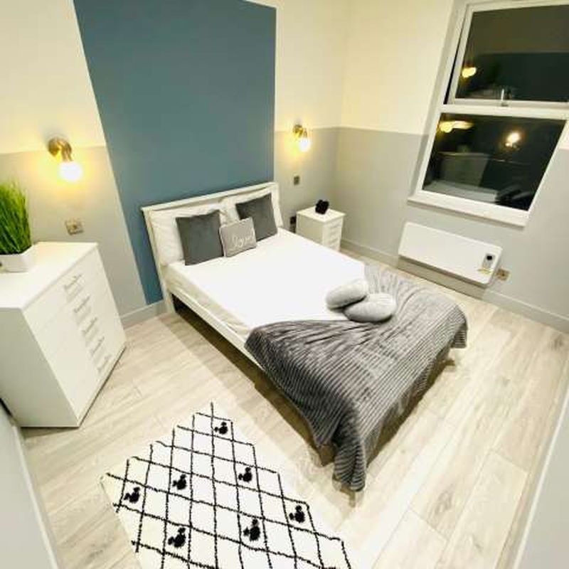 Room for rent in 5-bedroom apartment in London, London Craven Walk