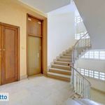 Affitto 6 camera appartamento di 267 m² in Torino