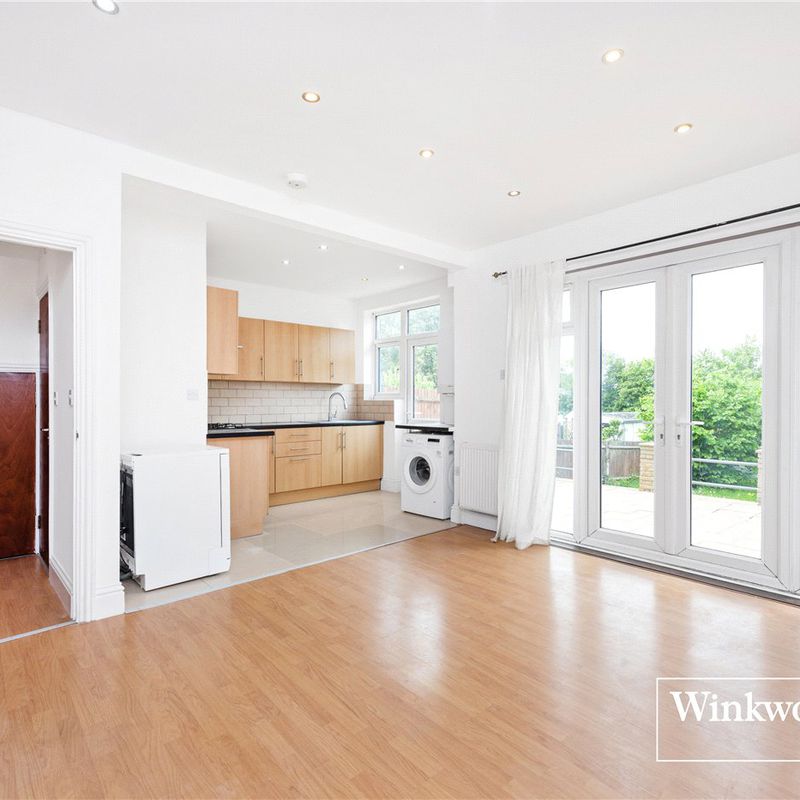 house for rent at Wentworth Avenue, Finchley, London, N3, England Church End