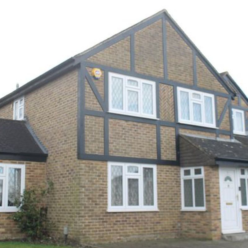 Detached house to rent in Kestrel Close, Guildford GU4 Bushy Hill