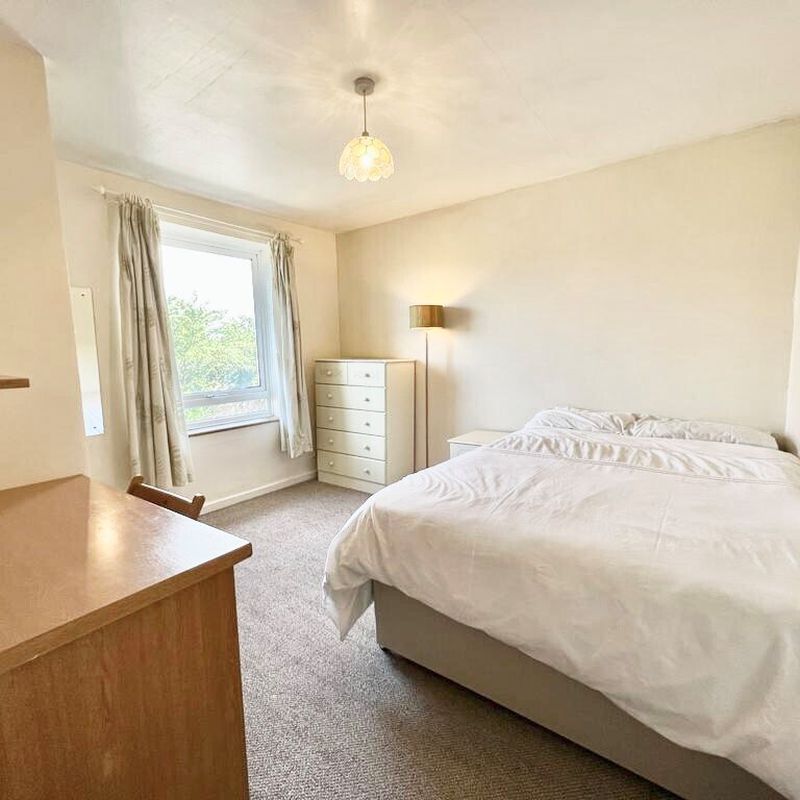 4 bedroom property to let in Oglander Road, Winchester - £1,600 pcm Abbotts Barton