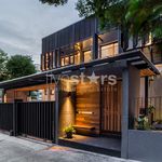 Rent 2 bedroom house of 250 m² in Khlong Tan