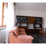 Affitto 4 camera appartamento di 89 m² in Firenze