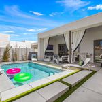 Rent 3 bedroom apartment of 224 m² in Palm Springs