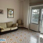 Affitto 4 camera appartamento di 125 m² in Napoli