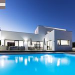 Rent 5 bedroom house of 530 m² in Marbella