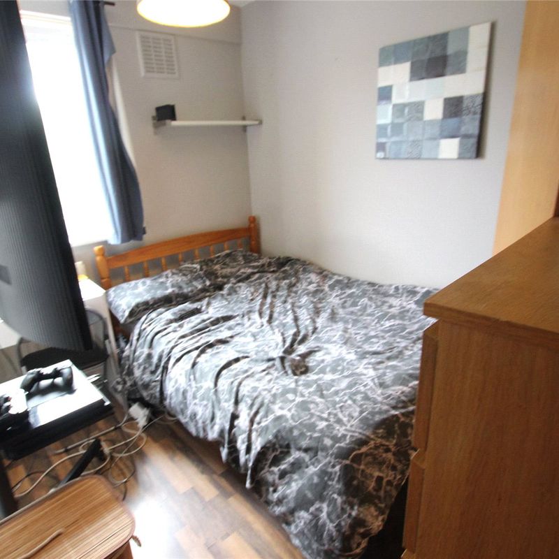 Double Room to rent in a Four Bedroom Flat Share- E14 Millwall