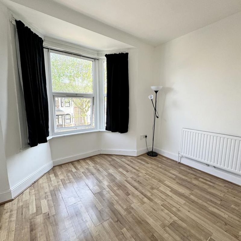 2 bedroom flat to rent Upton